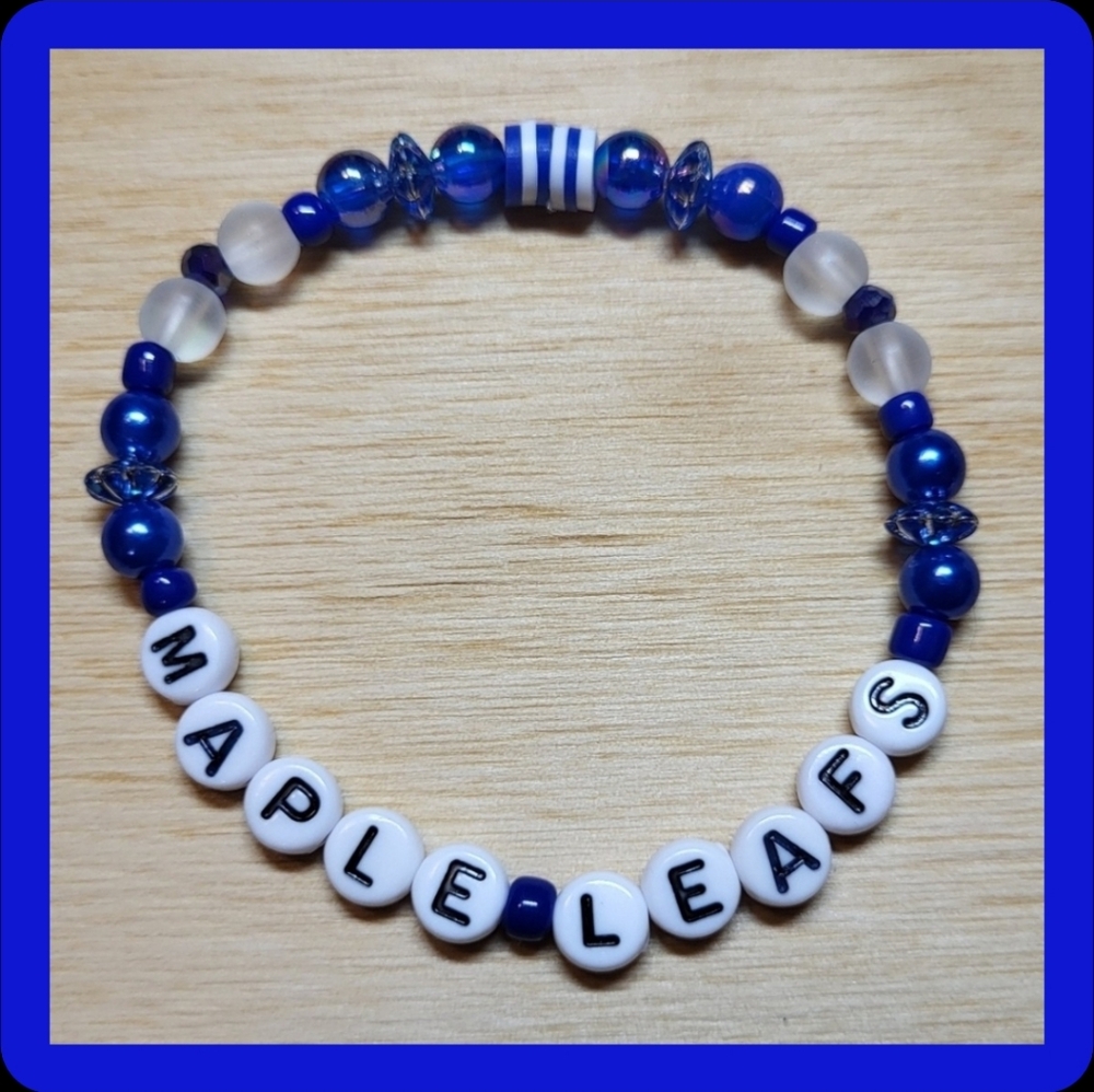 Maple Leafs- Friendship Bracelet, Size 7"